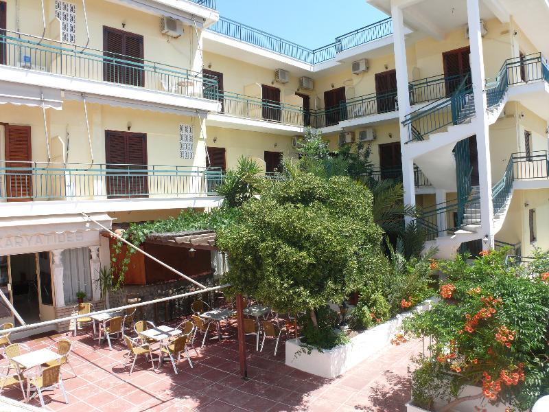 Hotel Karyatides Agia Marina  Exterior foto