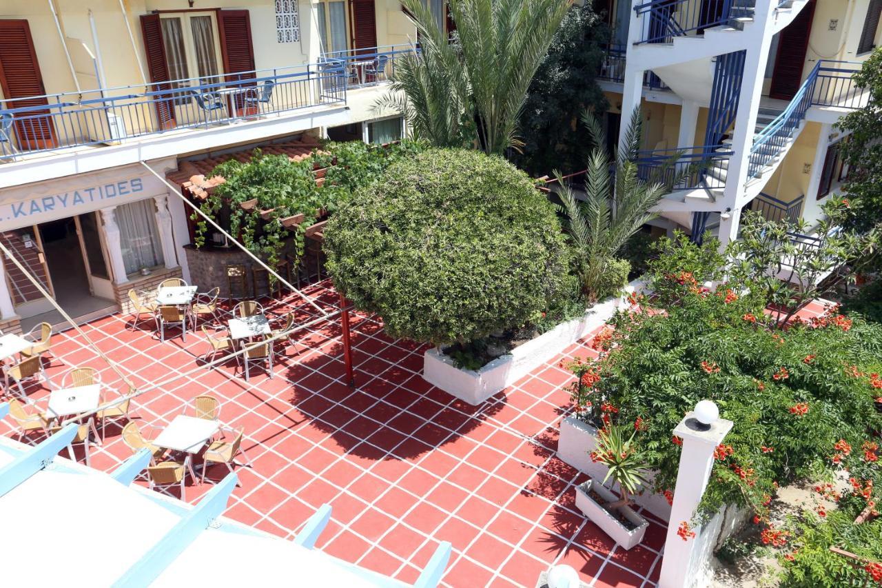 Hotel Karyatides Agia Marina  Exterior foto